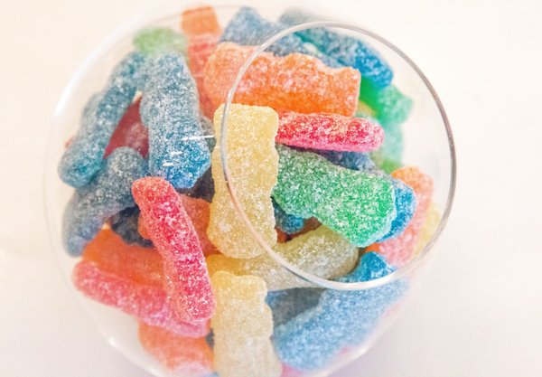 Pourquoi les enfants adorent-ils les bonbons acidulés ?